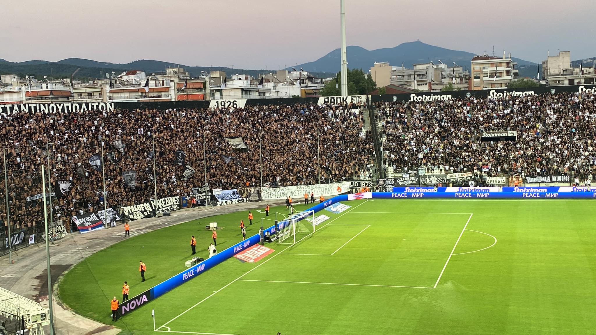 Μαγική ατμόσφαιρα στην κατάμεστη Τούμπα (ΦΩΤΟ+video)