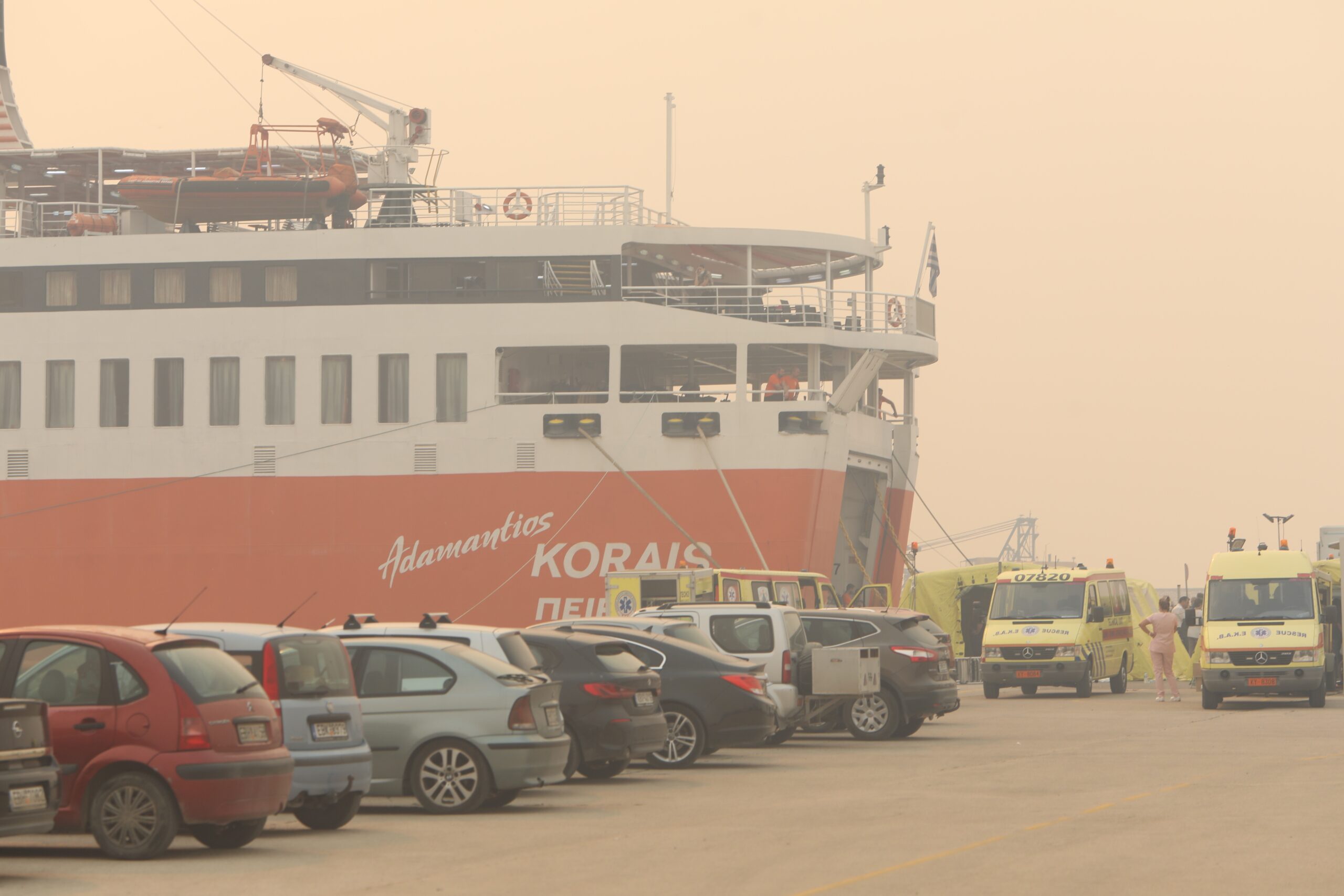 Αλεξανδρούπολη: Αναζωπύρωση στον Άβαντα – Μεταφέρονται οι ασθενείς από το πλωτό νοσοκομείο (VIDEO)