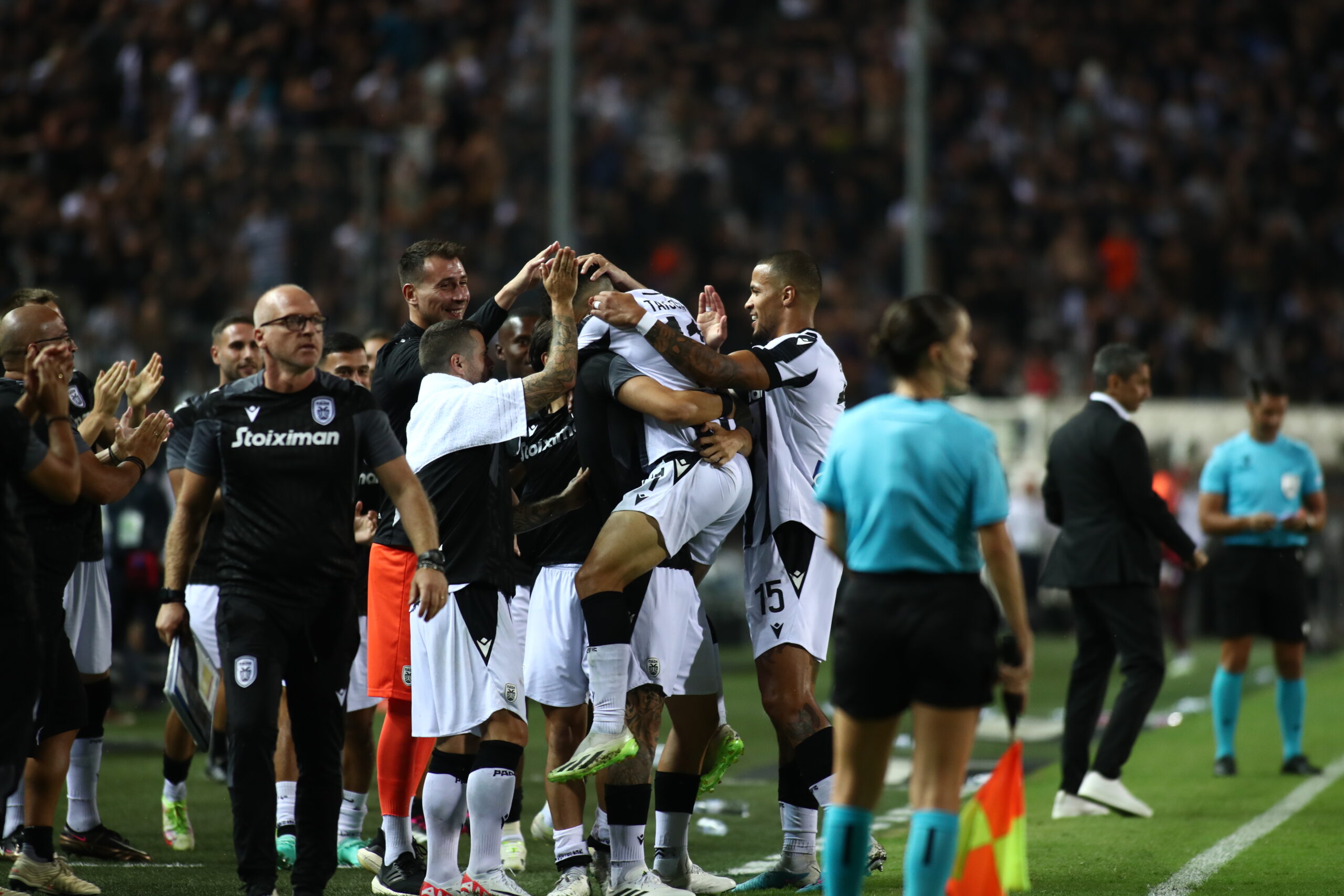 ΠΑΟΚ – Χαρτς 4-0: Φανταστικός Δικέφαλος πέταξε για τους ομίλους του Conference!