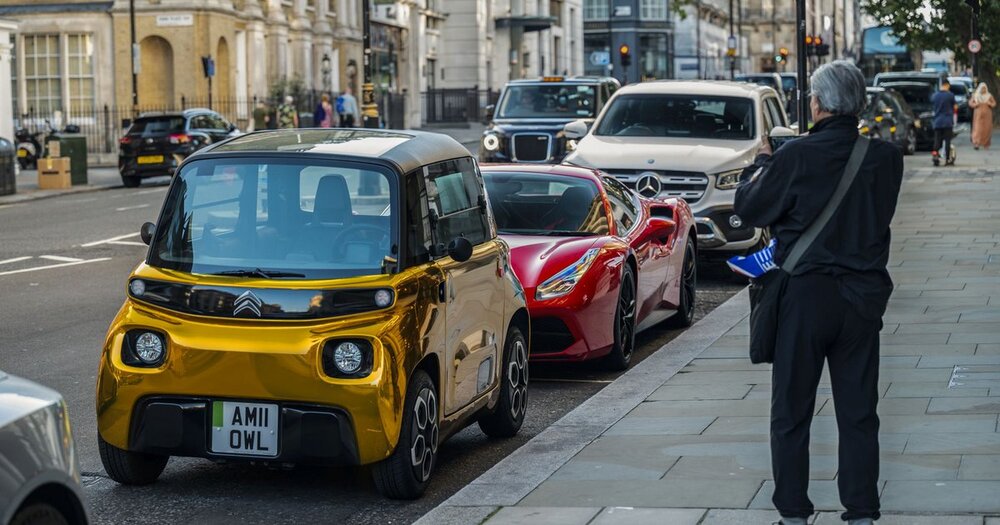 Το Citroen Ami στέκεται επάξια δίπλα στα supercars (VIDEO)