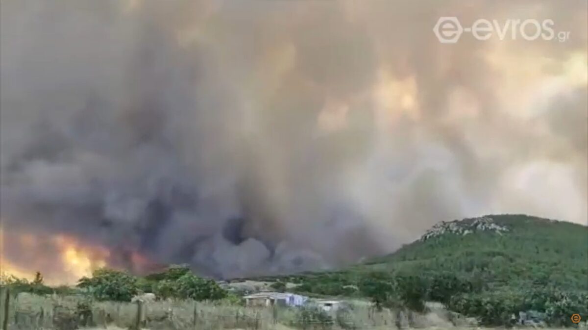 Φωτιά στην Αλεξανδρούπολη: Νέο μήνυμα 112 – Εκκένωση ακόμη τεσσάρων οικισμών (VIDEO)