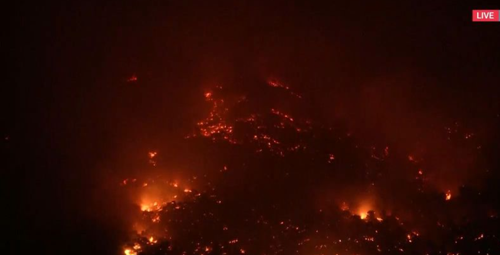 Φωτιά στην Πάρνηθα: Απειλείται ο Εθνικός Δρυμός (VIDEO)