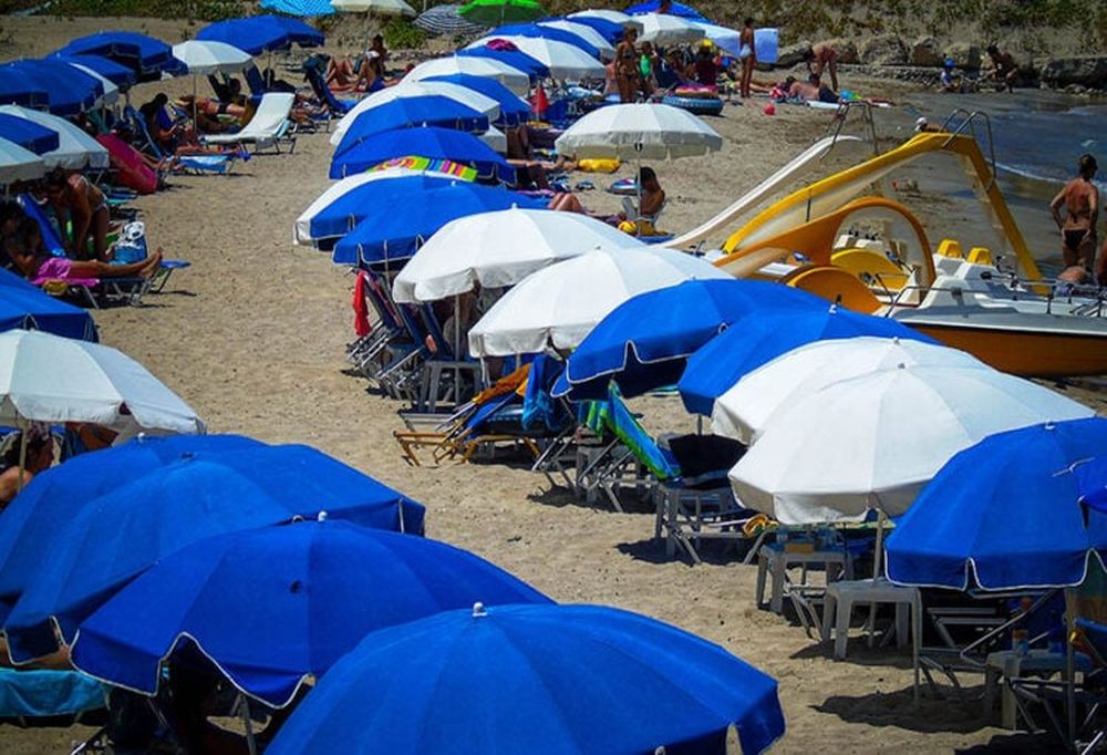 Χατζηδάκης: «Θα βάλουμε τάξη στις παραλίες»