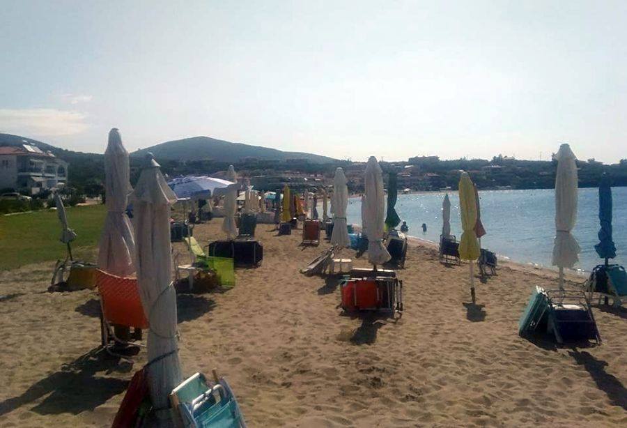 Τέλος στις μόνιμες ομπρέλες και ξαπλώστρες βάζει ο δήμος Προποντίδας