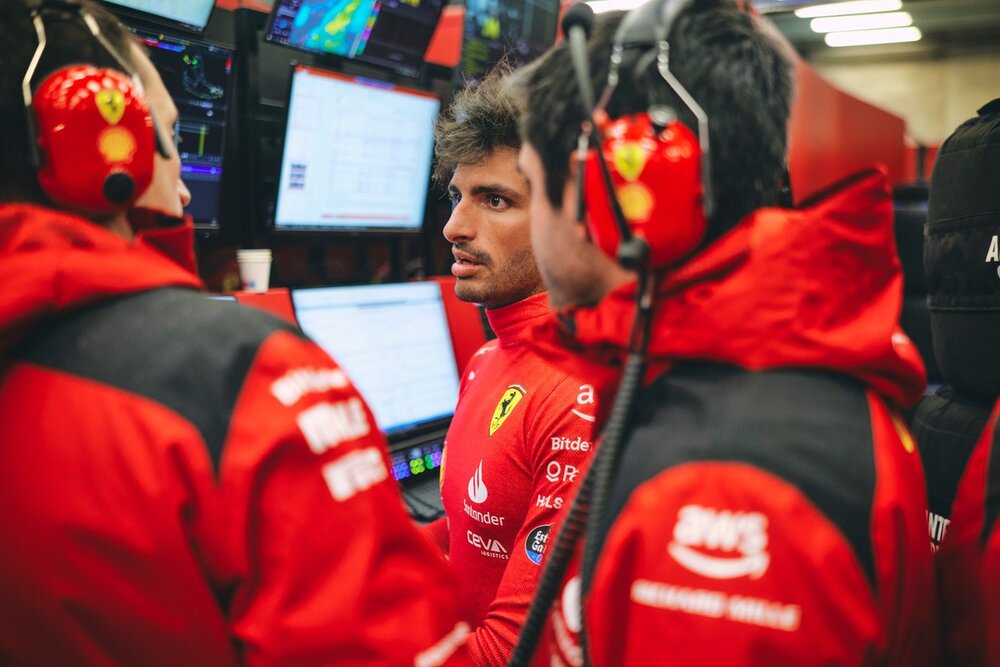 F1: Ο Σάινθ «κουνάει το μαντήλι» στην Ferrari