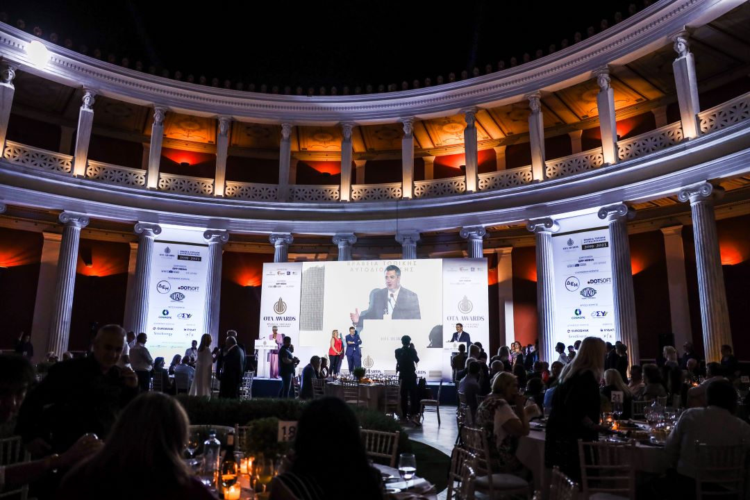 Απόστολος Τζιτζικώστας: «Σας ευχαριστώ για την τεράστια τιμή» – Βραβεύτηκε ως «Περιφερειάρχης της Ελλάδας» από τα OTA Awards (VIDEO)