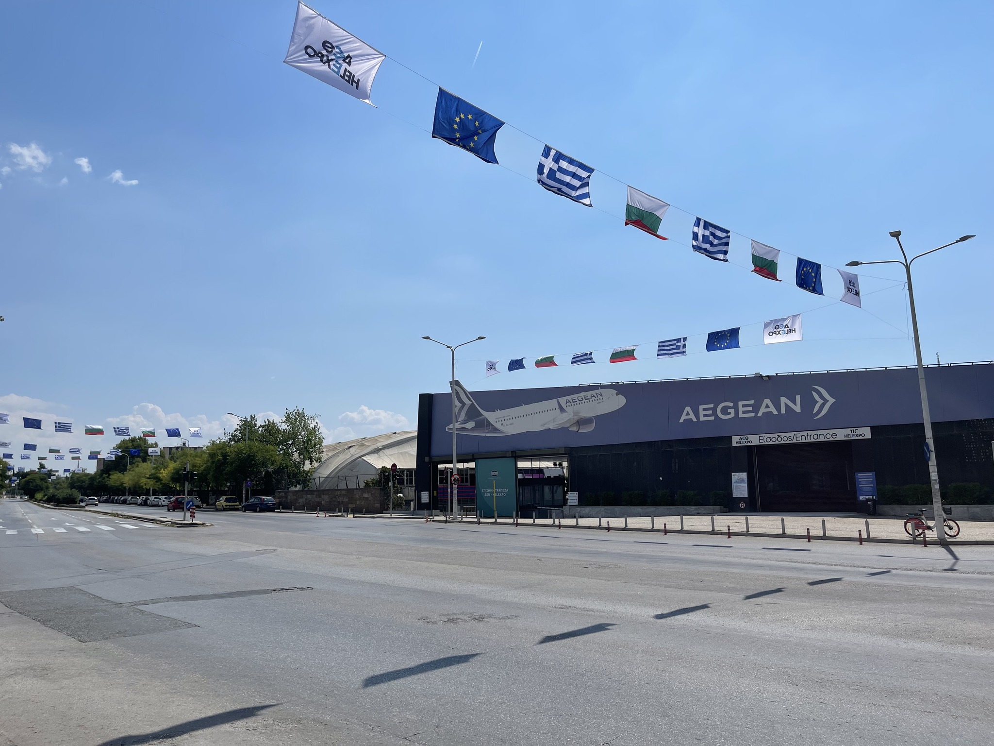 Η Θεσσαλονίκη “φόρεσε” τα βουλγαρικά χρώματα ενόψει της 87ης ΔΕΘ (ΦΩΤΟ)