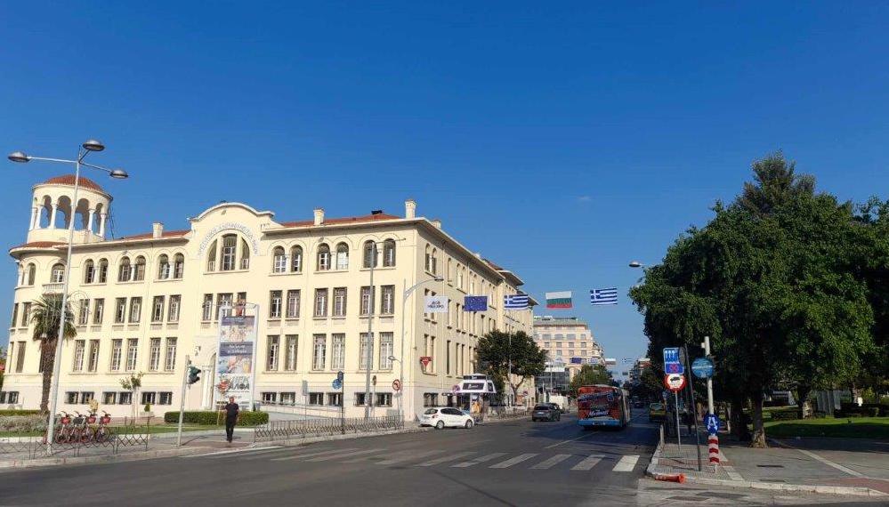Η Θεσσαλονίκη “φόρεσε” τα βουλγαρικά χρώματα ενόψει της 87ης ΔΕΘ (ΦΩΤΟ)