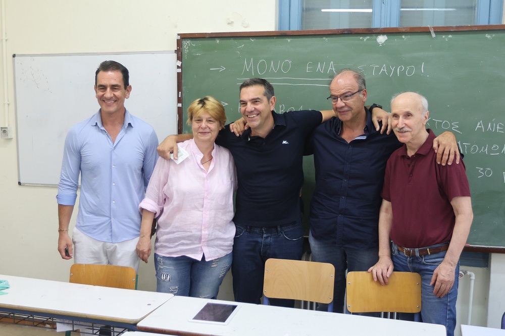 Άσκησε το εκλογικό του δικαίωμα ο Τσίπρας – «Σήμερα μιλούν τα χιλιάδες μέλη του ΣΥΡΙΖΑ» (ΦΩΤΟ)
