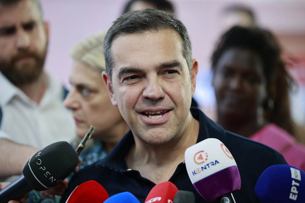 Άσκησε το εκλογικό του δικαίωμα ο Τσίπρας – «Σήμερα μιλούν τα χιλιάδες μέλη του ΣΥΡΙΖΑ» (ΦΩΤΟ)