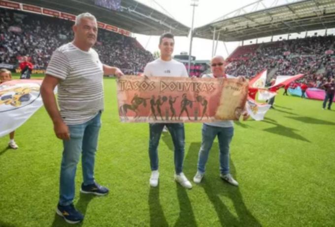 Αποθεώθηκε ο Δουβίκας στο «αντίο» του στην Ουτρέχτη