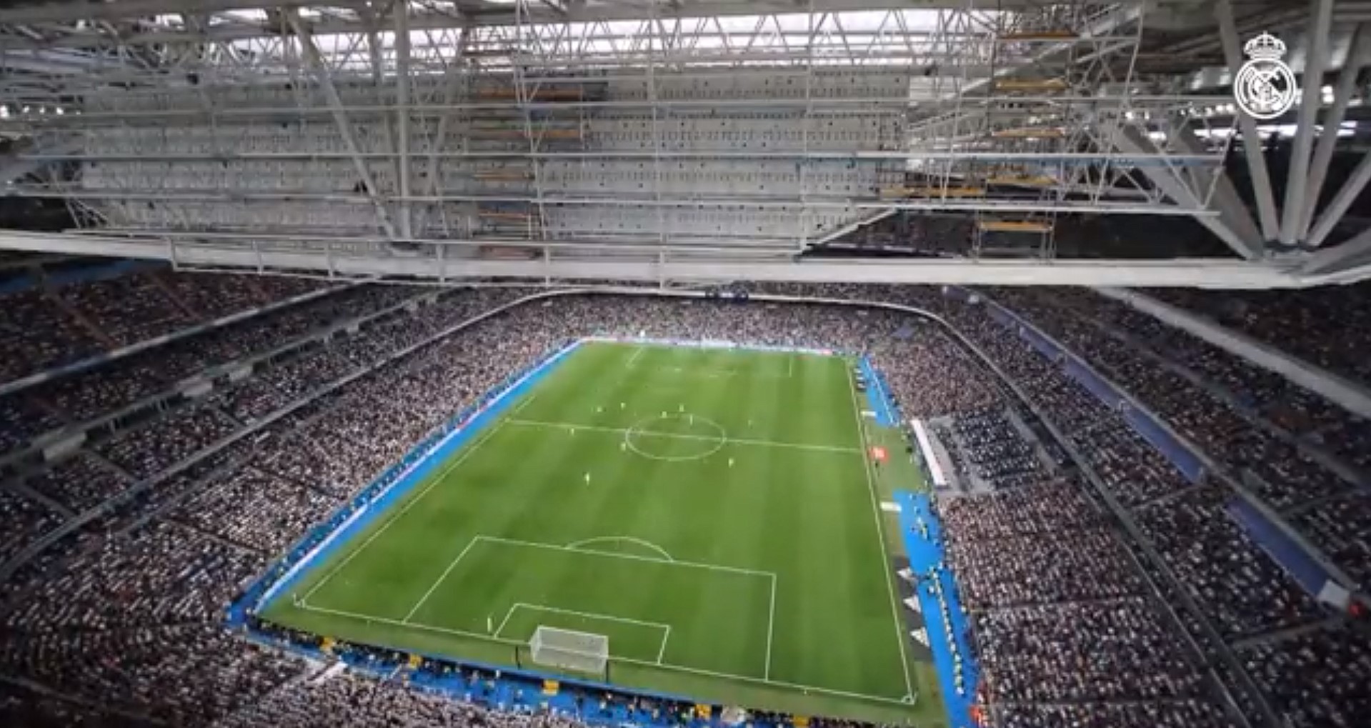 Εντυπωσιάζει το ανακαινισμένο… σπίτι της Ρεάλ Μαδρίτης: Ο ανασυρόμενος αγωνιστικός χώρος του «Σαντιάγκο Μπερναμπέου» (βίντεο)