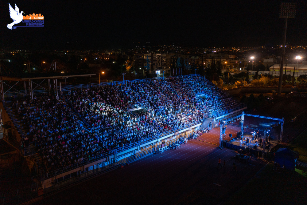 Κατάμεστο το «Κωνσταντίνος Καραμανλής» για τη συναυλία-αφιέρωμα στον Στράτο Διονυσίου (ΦΩΤΟ)