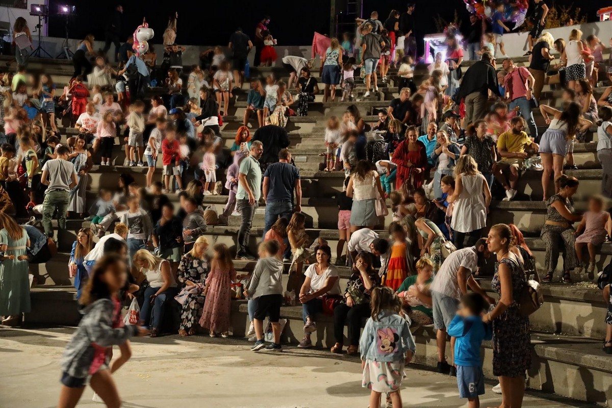 «Πολιτιστικό Καλοκαίρι 2023»: Με φαντασία και κέφι η Αλίκη ταξίδεψε τα παιδιά στη Χώρα των Θαυμάτων (ΦΩΤΟ)