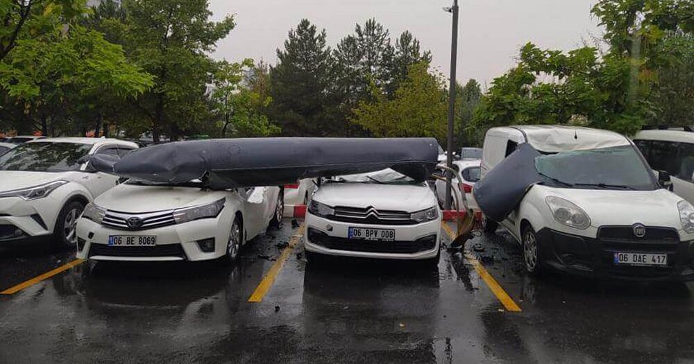 Δεξαμενή Phantom έπεσε πάνω σε αυτοκίνητα (VIDEO)