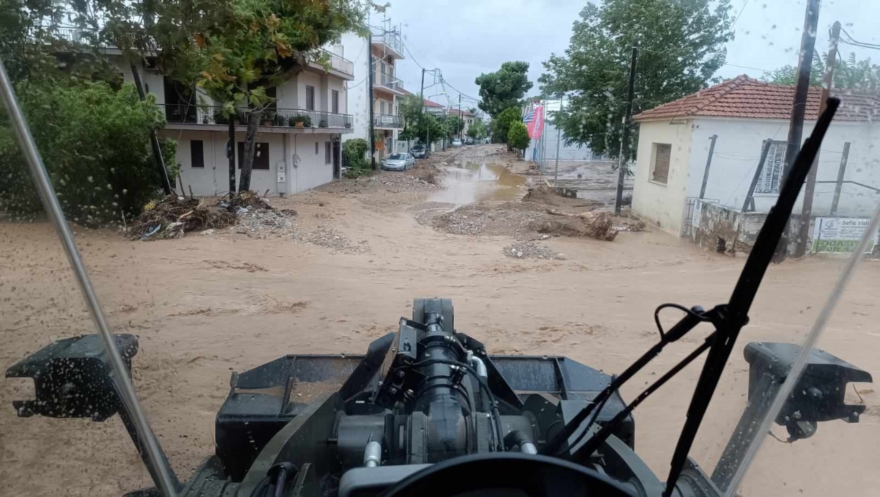 Στη Θεσσαλία ειδική μονάδα του στρατού για απολύμανση πλημμυρισμένων περιοχών