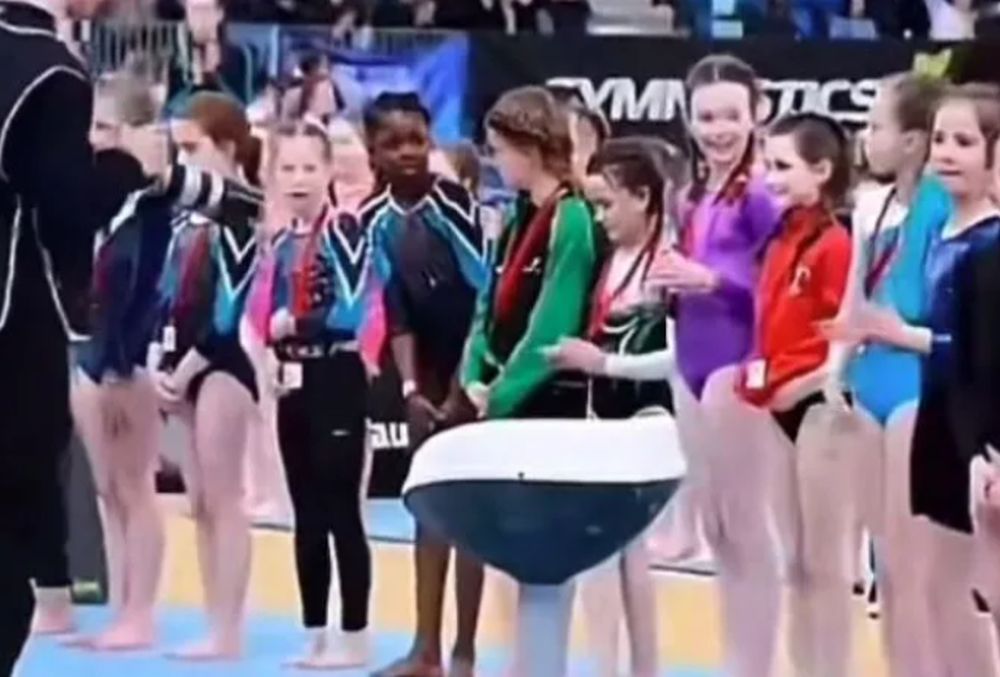 Δεν έδωσαν μετάλλιο σε έγχρωμη αθλήτρια της ενόργανης γυμναστικής (VIDEO)