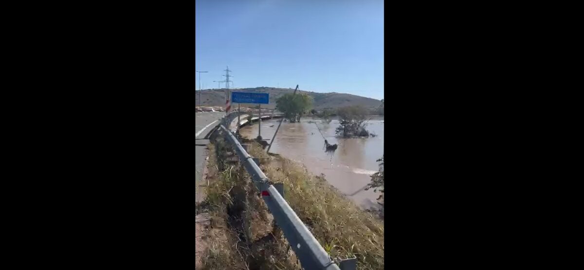 Καθαρίζεται η Εθνική Οδός Τρικάλων -Λάρισας (VIDEO)