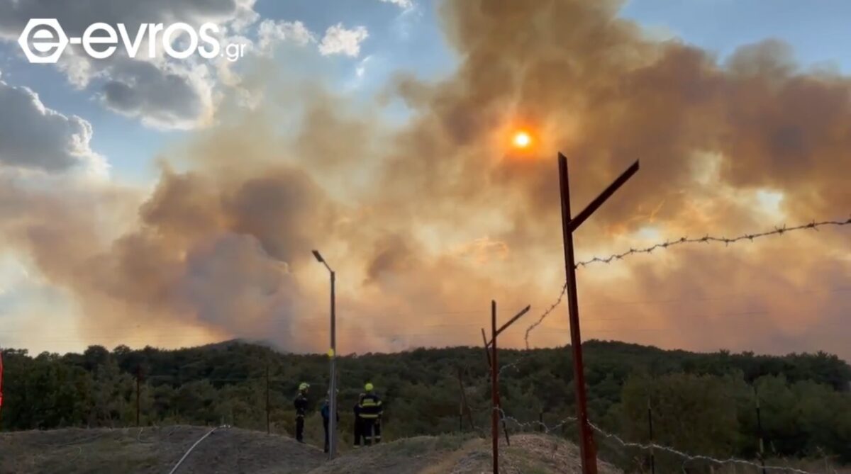 Φωτιά στον Έβρο: Εκκενώνεται η Λευκίμμη – Χάος για 15η συνεχή ημέρα (VIDEO)