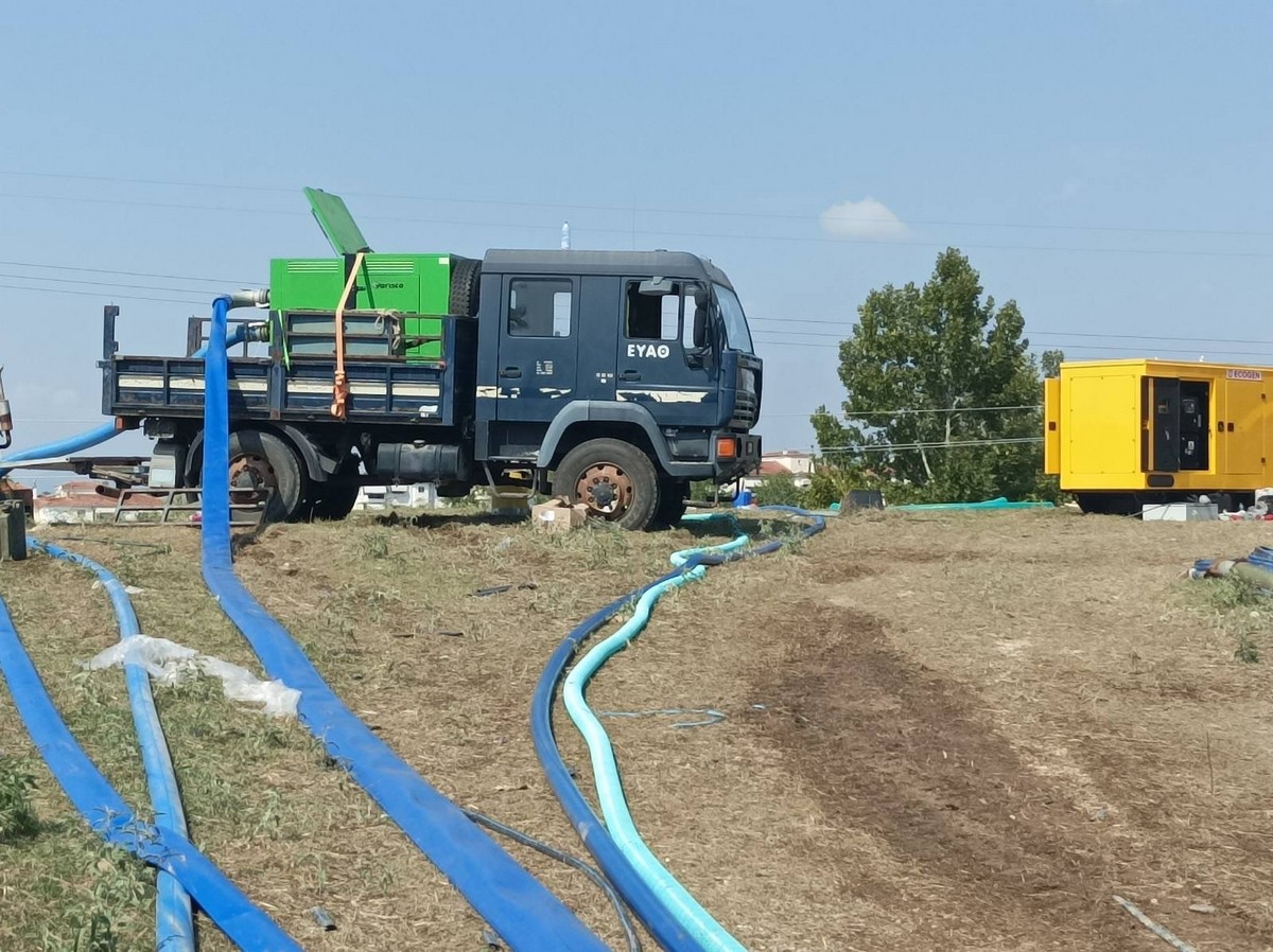 Η ΕΥΑΘ στηρίζει τους πλημμυροπαθείς με βυτία για απαντλήσεις και απολυμαντικά μέσα (ΦΩΤΟ)