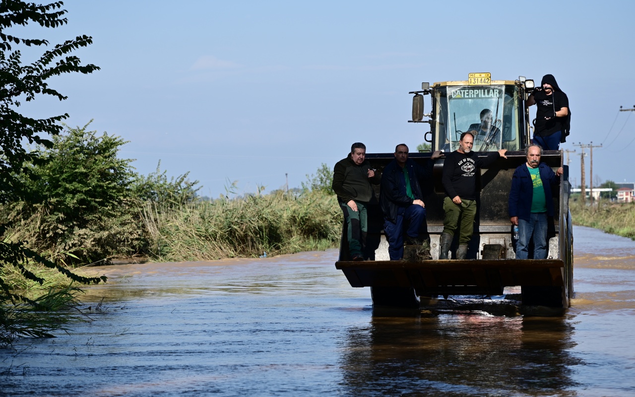 Kακοκαιρία Daniel: Βίντεο από διάσωση εγκλωβισμένων στον Παλαμά (VIDEO)