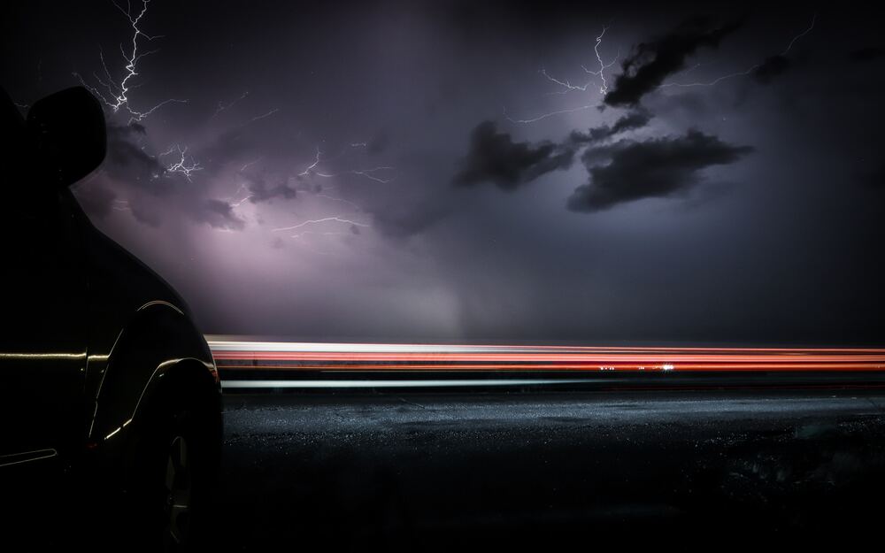 Τι πρέπει να κάνουμε αν μας «πιάσουν» οι κεραυνοί ενώ βρισκόμαστε στο αυτοκίνητο