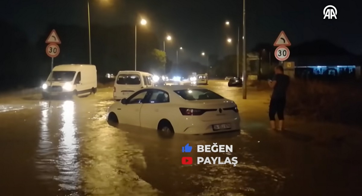 Κακοκαιρία «Daniel»: Τέσσερεις νεκροί και εκτεταμένες καταστροφές σε Κωνσταντινούπολη  (VIDEO)