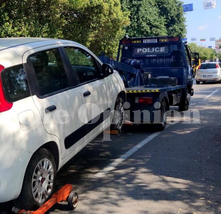 Γερανός σηκώνει αμάξια από την Εγνατία λόγω ΔΕΘ (ΦΩΤΟ+VIDEO)