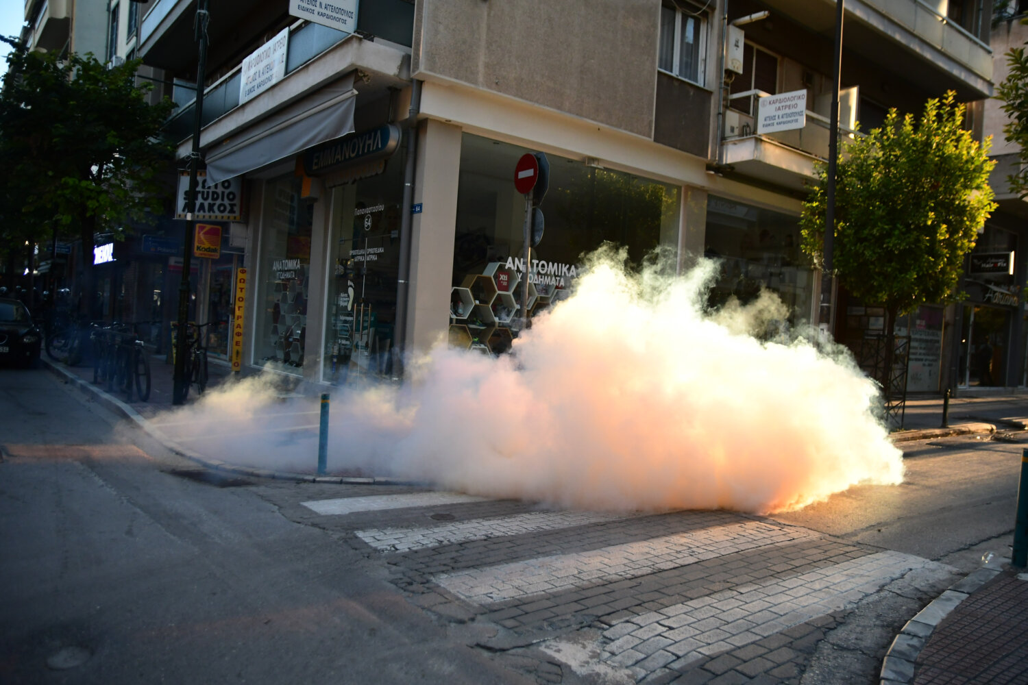 Λάρισα: Ένταση στην πορεία για τις καταστροφές στη Θεσσαλία (ΦΩΤΟ)