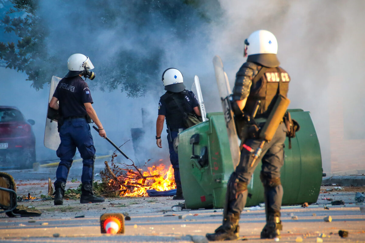 Λάρισα: 7 συλλήψεις για τα επεισόδια της Κυριακής έξω από την Περιφέρεια