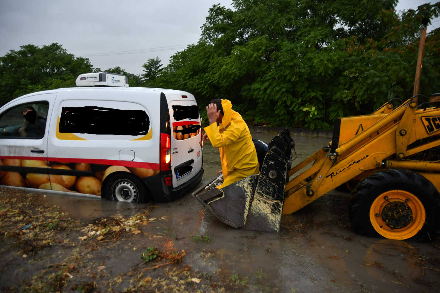 Κακοκαιρία «Daniel»: Προβλήματα και στη Λάρισα – Διακοπή ηλεκτροδότησης, πτώσεις δέντρων, πλημμυρισμένοι δρόμοι (ΦΩΤΟ+VIDEO)