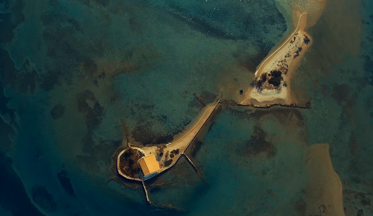 Το «κρυμμένο» νησάκι της Λευκάδας που μπορείς να πας μόνο μια φορά το χρόνο (VIDEO)