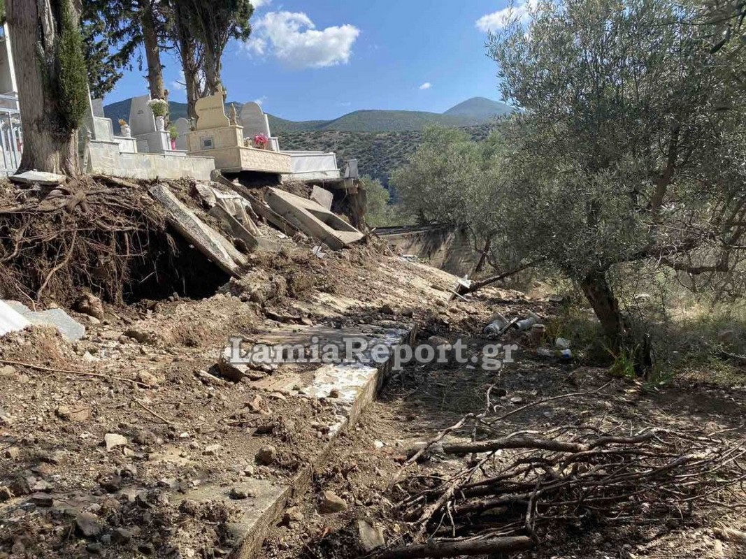 Κακοκαιρία: Τα νερά κατέστρεψαν νεκροταφείο στη Λαμία (ΦΩΤΟ-VIDEO)
