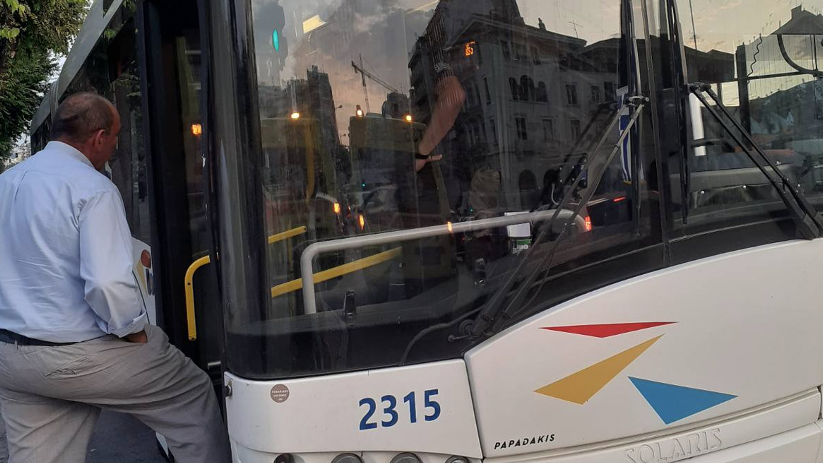 Θεσσαλονίκη: Ντελιβεράς τα «έβαλε» με οδηγό του ΟΑΣΘ και συνελήφθη