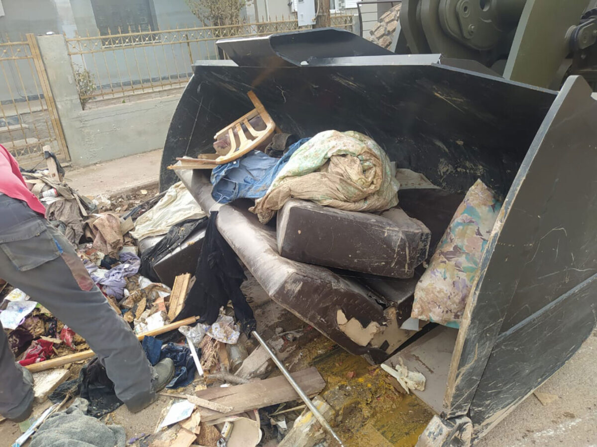 Θεσσαλία: Συνεργεία του στρατού επιχειρούν σε πλημμυρισμένα σπίτια