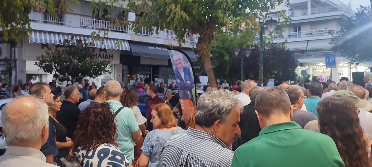 Πλήθος κόσμου στα εγκαίνια του εκλογικού κέντρου του Άρη Τεμεκενίδη