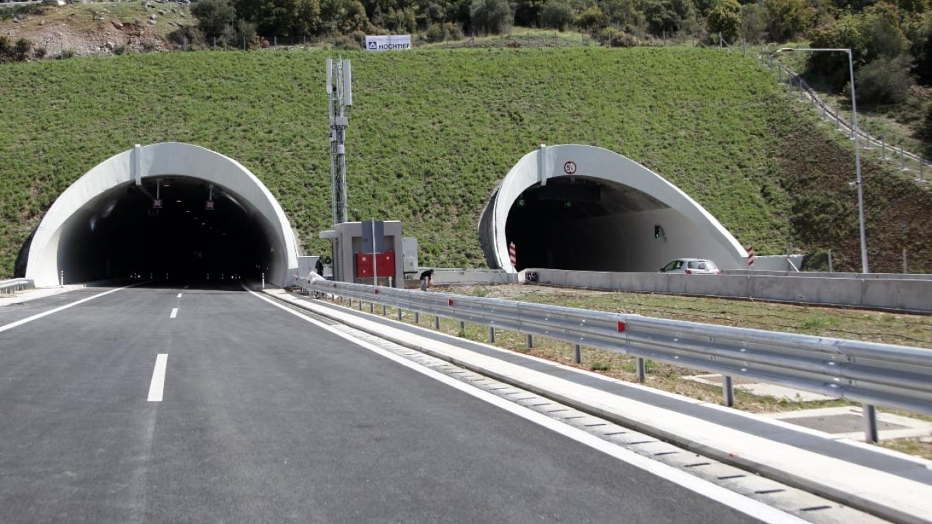 Κακοκαιρία «Daniel»: Νερά στο τούνελ των Τεμπών – Πώς διεξάγεται η κυκλοφορία