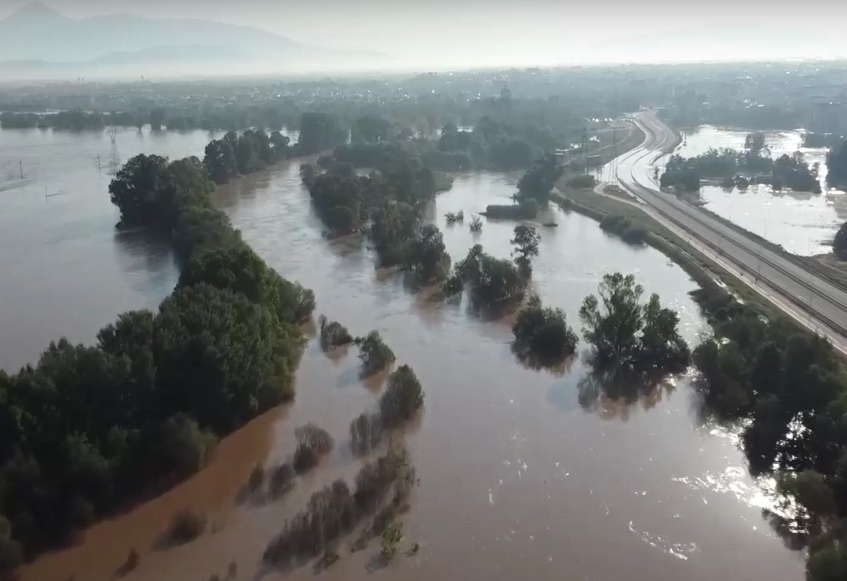 Εγκλωβισμένη έγκυος στα Τρίκαλα (VIDEO)