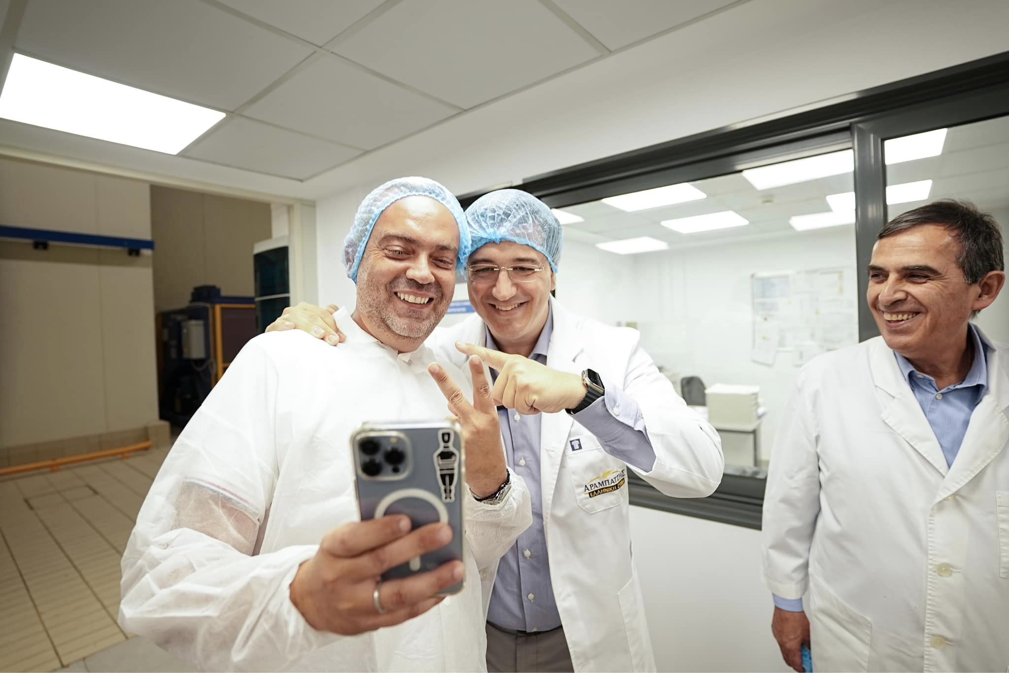 Απόστολος Τζιτζικώστας: Στιγμές μιας «γεμάτης» καθημερινότητας (ΦΩΤΟ)