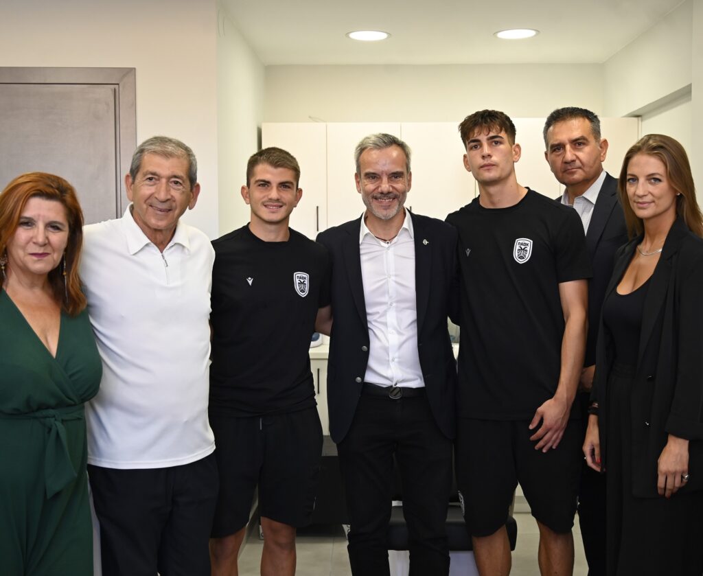 Χαμόγελα αξιοπρέπειας από τους πρώτους «πελάτες» του Κοινωνικού Κομμωτήριου