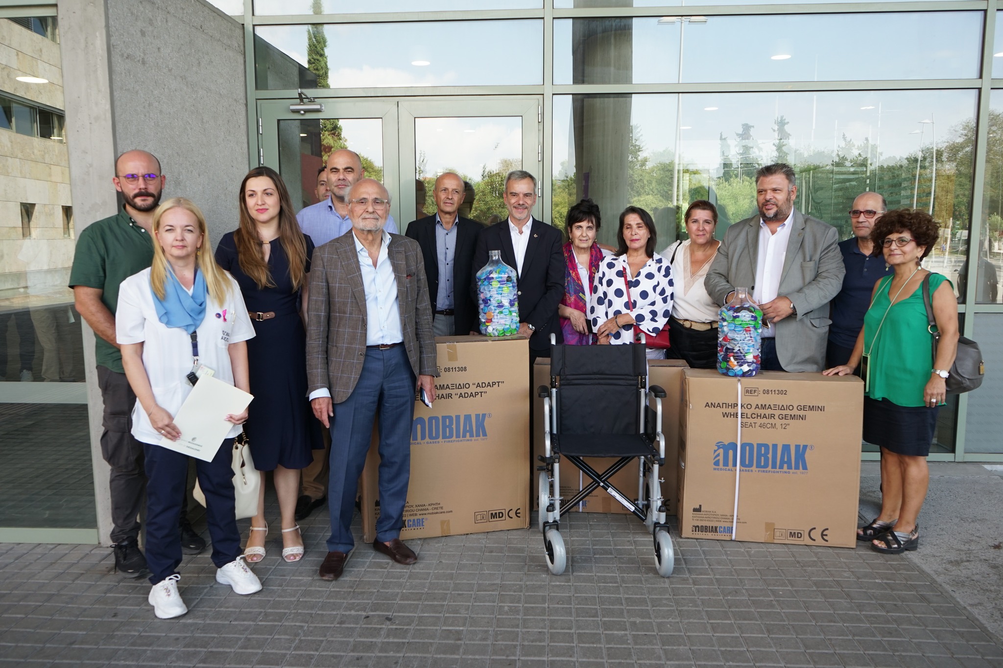 Θεσσαλονίκη: Σε νοσοκομεία δόθηκαν 19 αμαξίδια που «γεννήθηκαν» από πλαστικά καπάκια