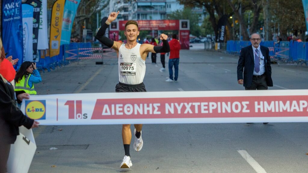 Μαγική βραδιά με 18.000 δρομείς στη Θεσσαλονίκη (ΦΩΤΟΡΕΠΟΡΤΑΖ)