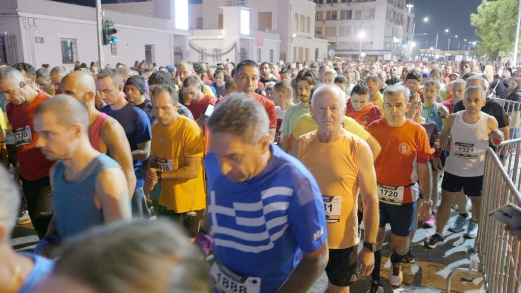 Μαγική βραδιά με 18.000 δρομείς στη Θεσσαλονίκη (ΦΩΤΟΡΕΠΟΡΤΑΖ)