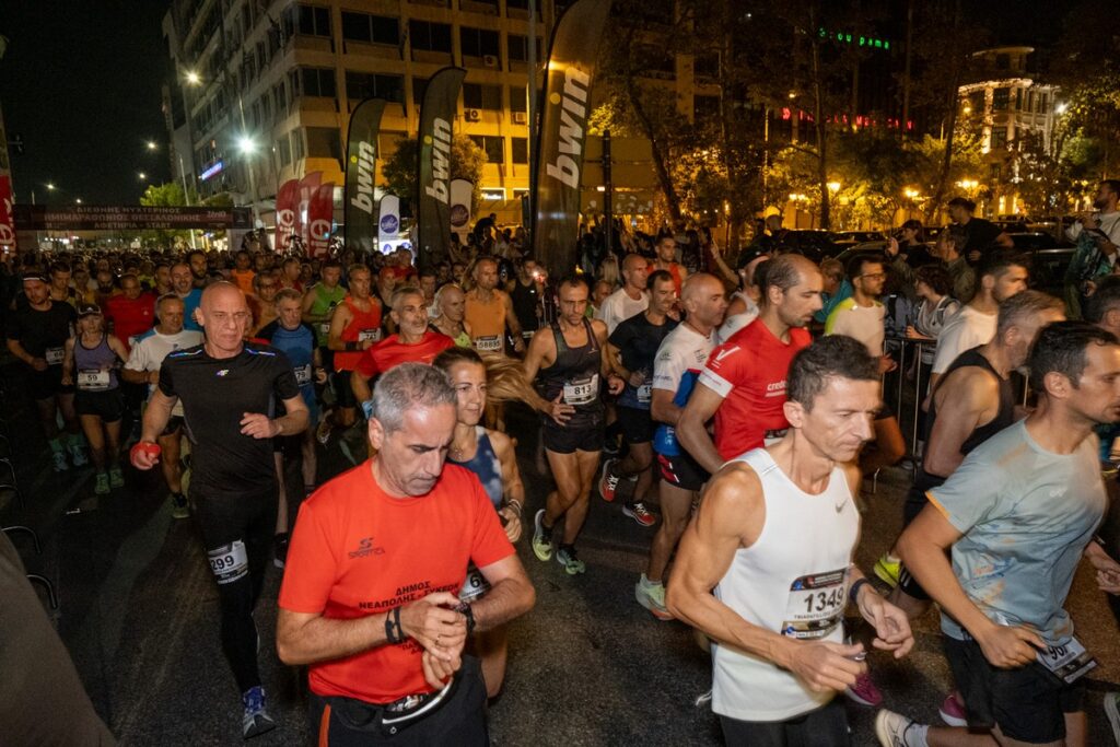 Μαγική βραδιά με 18.000 δρομείς στη Θεσσαλονίκη (ΦΩΤΟΡΕΠΟΡΤΑΖ)