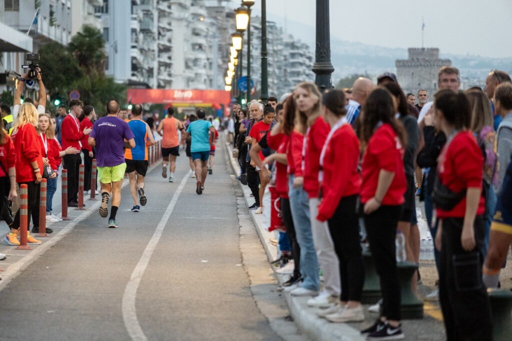Μαγική βραδιά με 18.000 δρομείς στη Θεσσαλονίκη (ΦΩΤΟΡΕΠΟΡΤΑΖ)