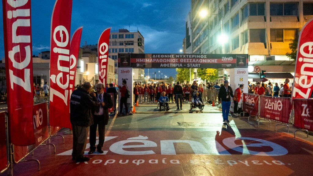Μαγική βραδιά με 18.000 δρομείς στη Θεσσαλονίκη (ΦΩΤΟΡΕΠΟΡΤΑΖ)