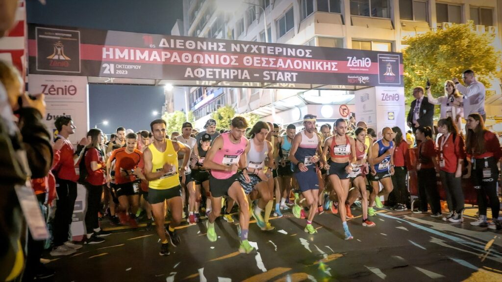 Μαγική βραδιά με 18.000 δρομείς στη Θεσσαλονίκη (ΦΩΤΟΡΕΠΟΡΤΑΖ)