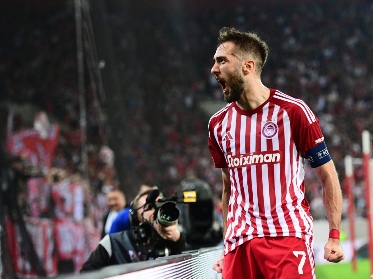 Ολυμπιακός – Γουέστ Χαμ: Προβάδισμα με 2-0 στο ημίχρονο με φανταστικό γκολ Φορτούνη και αυτογκόλ Ογκμπόνα (video)