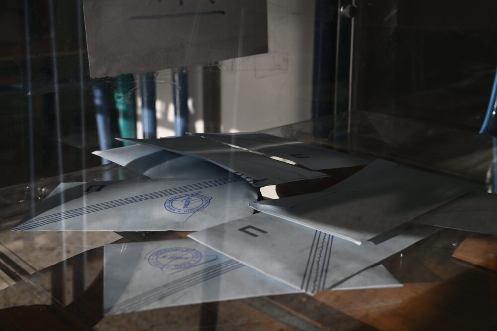 Άνοιξαν οι κάλπες για τον δεύτερο γύρο των αυτοδιοικητικών εκλογών