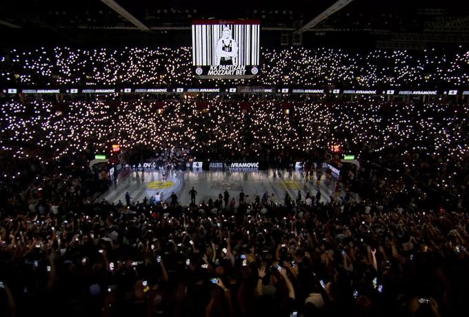 Παρτιζάν: «Καυτή» ατμόσφαιρα με… βιολιά στην εκρηκτική «Stark Arena»! (vid)